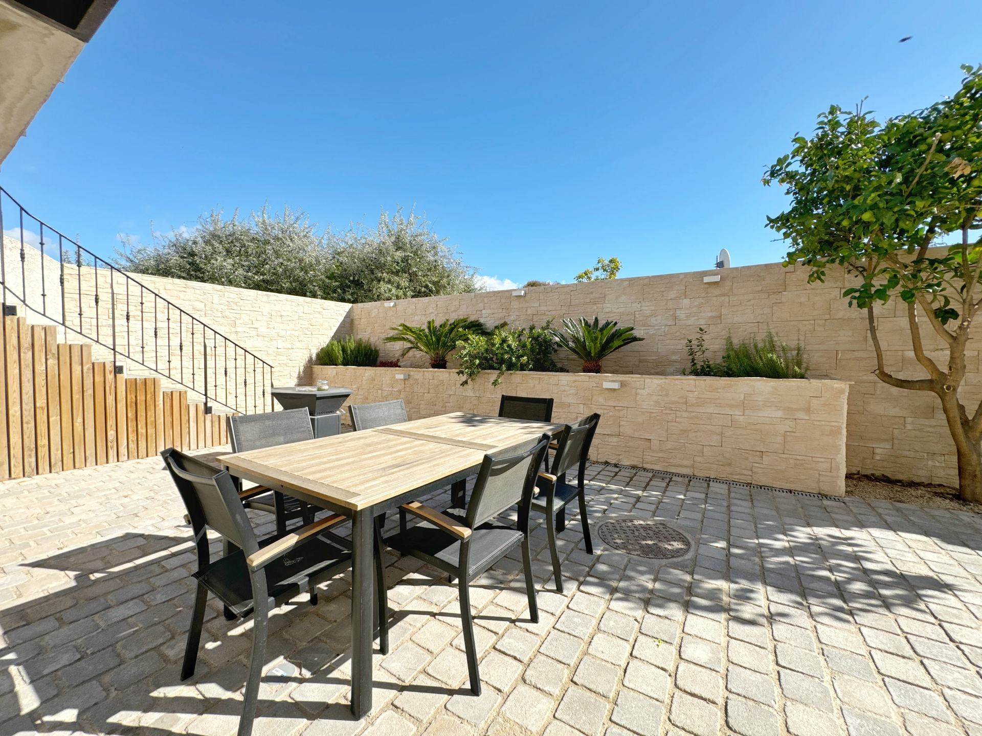 Maison avec appartement à Vic-la-Gardiole — Vendu